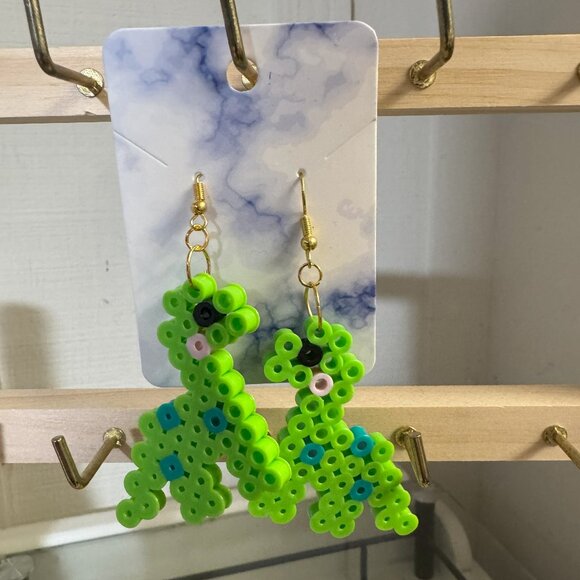 Dinosaur dangly earrings - perler beads green - Picture 1 of 2